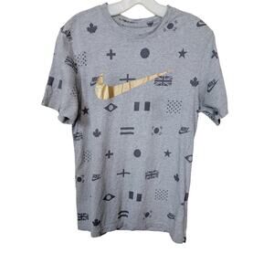 The Nike Tee Crew Neck Flags from Around The World Logo T-Shirt Gray Size Small